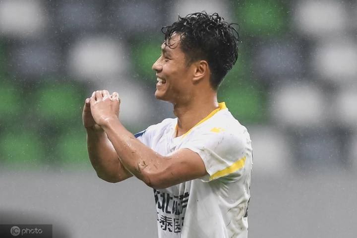 足球报：包括杨超声、王靖斌在内，多名球员正在梅州客家试训