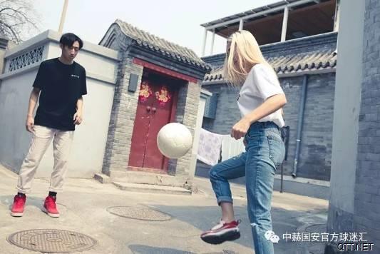 郭全博侯永永漫步京城胡同，国安官微抒发北京情怀！