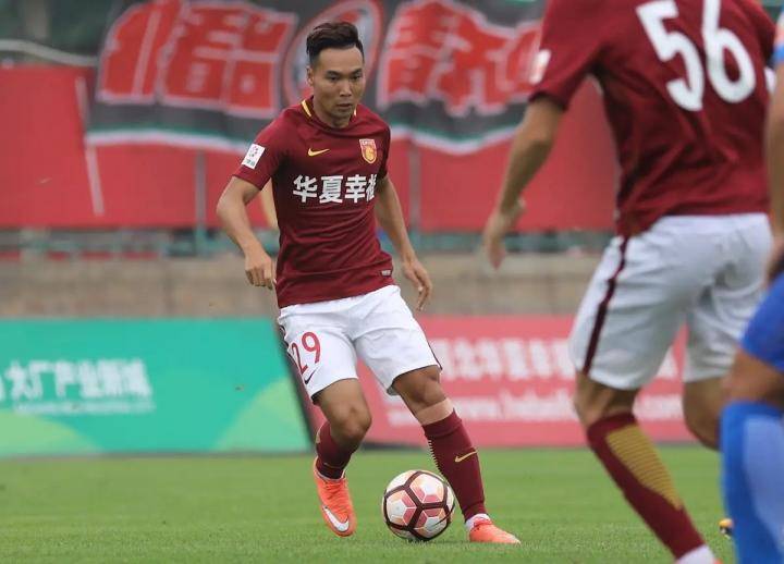 前河北华夏幸福球员张利峰自由身加盟合肥城市