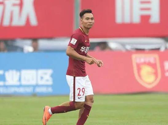 前河北华夏幸福球员张利峰自由身加盟合肥城市