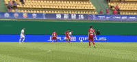 半场战报：河南0-0青岛，刘健开场破门越位无效，柯钊染红