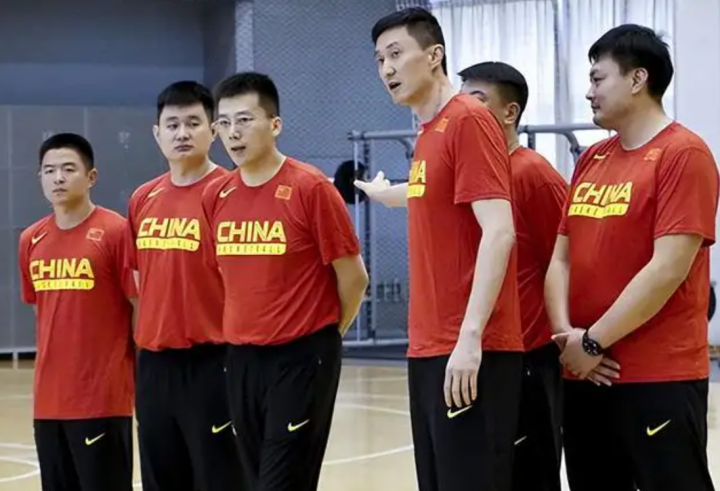中国男篮集训人选出炉！易建联无缘入围，张镇麟也不在名单！