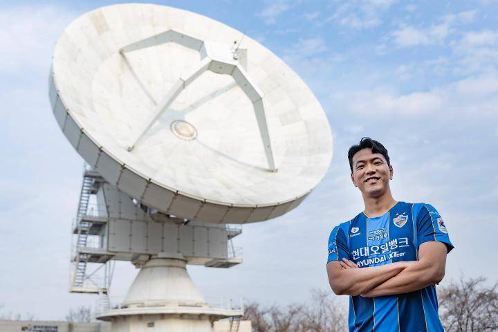 前广州恒大球员金英权正式加盟蔚山现代。金英权去蔚...