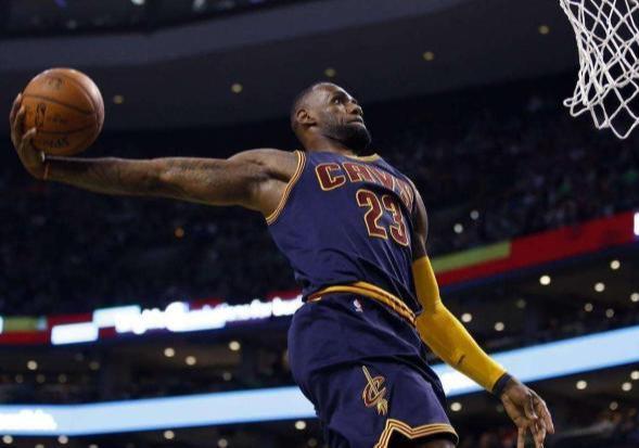 詹姆斯拿NBA顶级薪资，3600万到手只有1400万，剩下的钱花哪了？