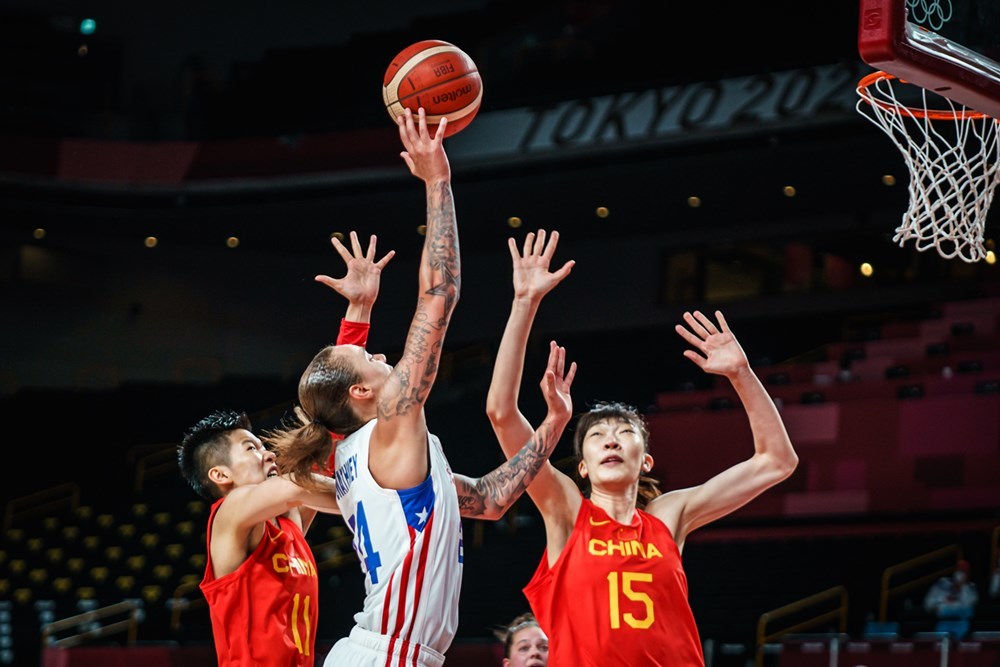 中国女篮97-55大胜波多黎各迎开门红，李月汝21分全场最高