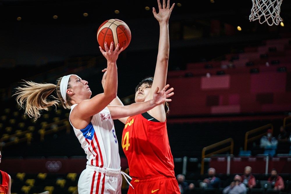中国女篮97-55大胜波多黎各迎开门红，李月汝21分全场最高