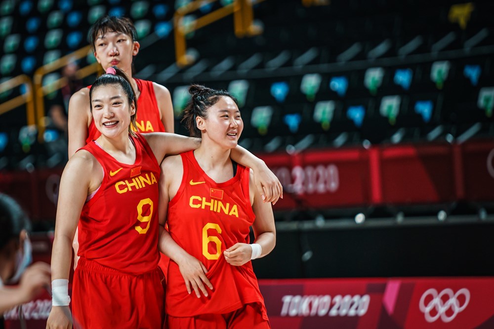 中国女篮97-55大胜波多黎各迎开门红，李月汝21分全场最高