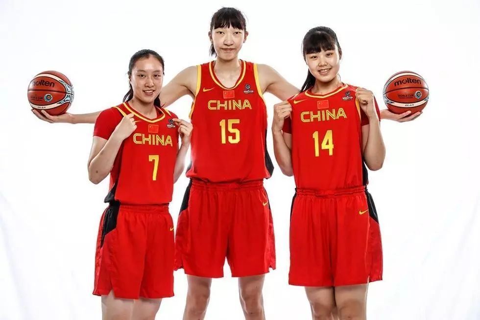 双塔火力全开！女篮42分大胜波多黎各女足，斩获女子三大球首胜！