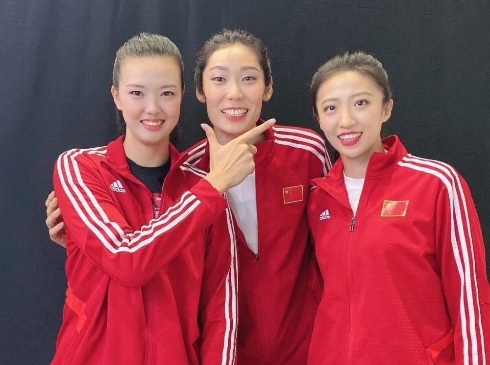 双塔火力全开！女篮42分大胜波多黎各女足，斩获女子三大球首胜！