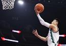 CBA山东男篮常规赛106-87击败上海男篮。陶海林拿下17分10个篮板。上海男篮五连败。