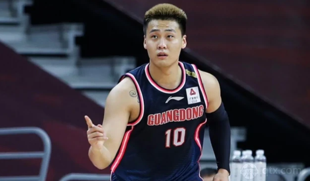 广东男篮外线核心球员赵睿