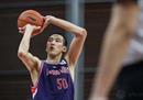 广州男篮内线郑准撤回退役决定 签下C类合同再战一年