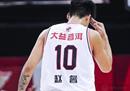 赵睿与广东男篮续约一年，新赛季将继续为球队效力。