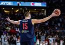 男篮乔基奇场均19.8分10.5篮板，投篮命中率72%。