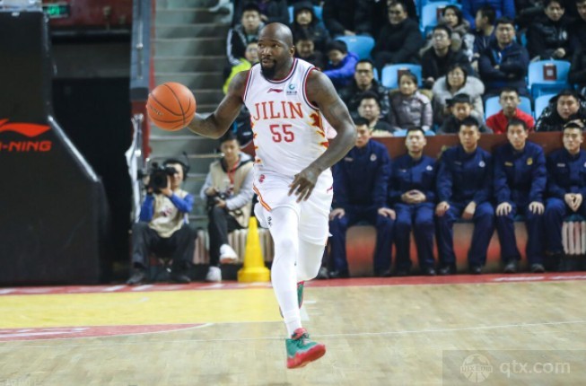 多米尼克琼斯