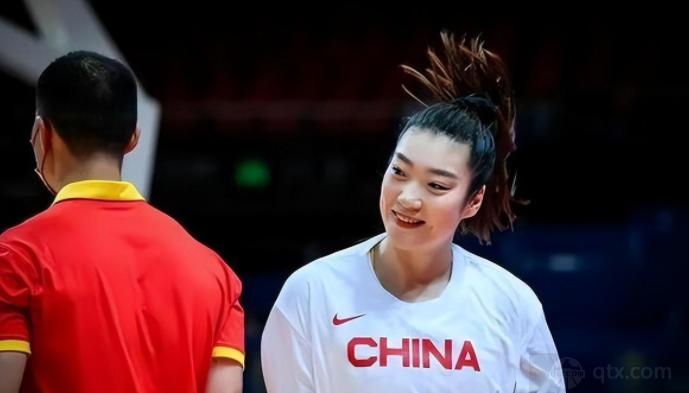 中国女篮队员李月汝