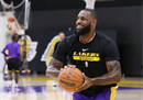 论詹姆斯永久退役NBA号球衣拉塞尔无与伦比的影响力