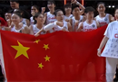 孟莉的衣服上写满了队友的名字，亚军离不开不成功球员的努力。
