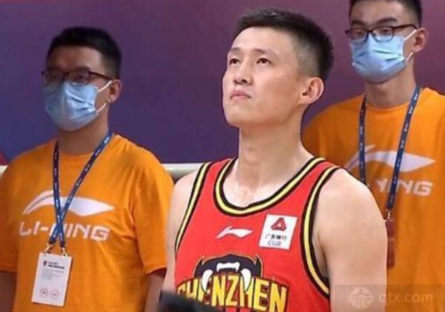 深圳男篮队员周鹏