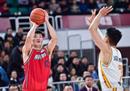 CBA季前赛青岛男篮83-77力克深圳男篮塞林格22分10篮板难救。