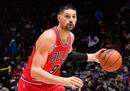NBA季前赛公牛127-104雄鹿武切维奇拿下17分11篮板，率队三连胜。