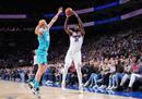 NBA季前赛最新战报76人99-94黄蜂恩比德19分6篮板哈登17分5助攻