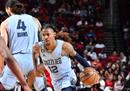 最新NBA报道，灰熊129-122火箭莫兰特狂砍49分实现灰熊最后一节逆转。