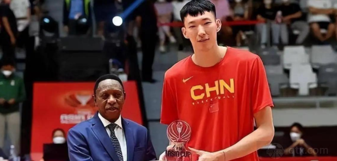 中国男篮核心球员周琦
