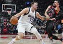 NBA独行侠VS猛龙常规赛全程视频回放。丹西斯带领球队以35分和8个篮板险胜。