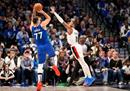 今日NBA最新一战:117-112先锋丹西斯砍下42分13篮板10助攻。格兰特得了37分。