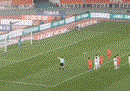 中超形势:山东泰山4-0河北4分钟进3球锁定胜局暂时登顶。