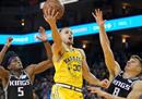 今天最新的NBA局势王122-115勇士萨博尼斯26分22篮板8助攻。库里孔27分。