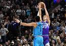 今日NBA战报爵士134-133孙马克肯恩38分布克孔49分10助攻。