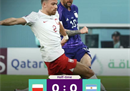 世界杯半场:阿根廷将0-0输给了波兰的梅西，什琴斯尼对他投怀送抱。