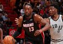 NBA常规赛热火vs马刺。马刺的防守表现很差。