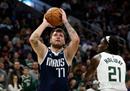 今日NBA最新战况:雄鹿106-105独行侠字母28分10篮板6进攻，丹西斯33分11助攻。