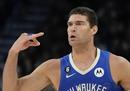 新NBA DPOY榜单更新洛佩兹首字母哥哥跌出榜单。