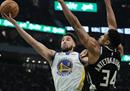 今日NBA战报雄鹿128-111勇士信哥板库30分12分20分。
