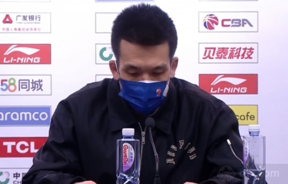 北京男篮主教练解立彬