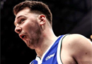 丹西斯砍下35分12篮板13篮板创下多项纪录。独行侠五连胜。
