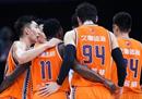 今日最新CBA战报上海男篮96-91青岛男篮王哲林31分15篮板特林布尔29分10助攻。