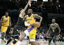今天最新一场nba比赛，湖人121-115黄蜂詹姆斯43分11篮板6助攻科比18分15篮板。