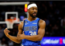 最新NBA交易摘要沃克被裁，湖人欲签全明星中锋。