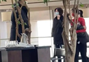 姚明罕见的三个12岁女儿同框身高近1.9米。
