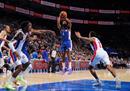 哈登职业生涯助攻数超过洛里的6672次助攻，位列NBA历史第25位。