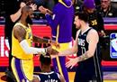 今天nba最新情况，独行侠119-115，湖人Dancsics 35 14 13，詹姆斯24 15。