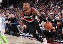 NBA开拓者队击败独行侠利拉德队，拿下40分。