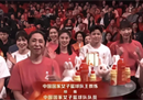 中国女篮登上春晚，由孟莉和主教练郑伟领衔。
