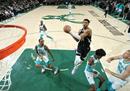 最新NBA比赛:雄鹿124-115大黄蜂信哥34分18篮板。拉梅洛-鲍尔拿下27分10板11助攻。