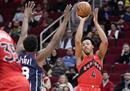 nba今日最新报道，火箭111-117猛龙范弗里斯32分，戈登空中28分。